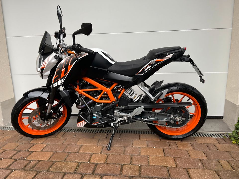 KTM Duke 390 in Haselbach b. Mitterfels