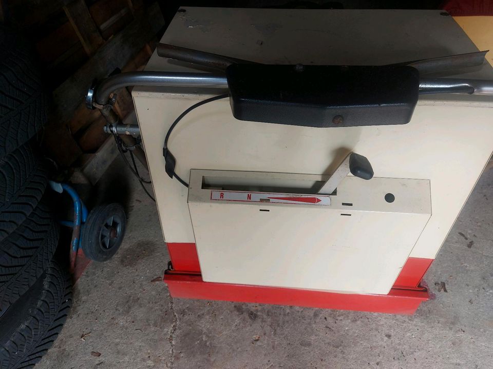 Verkaufe Kehrmaschine mit Antrieb  von gutbrot in Badem