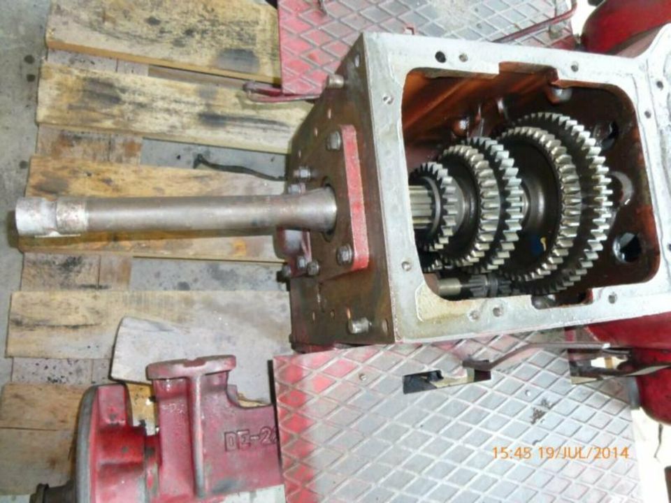 Hinterachse mit Getriebe, Differential usw MC Cormick 324 Schlepper Traktor IHC Ersatzteil Oldtimer in Neresheim