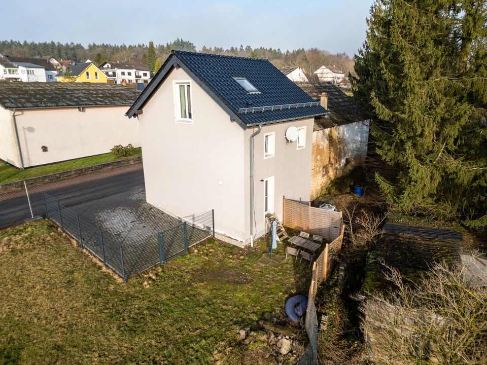 NEUER PREIS!! Stilvoll renoviertes Einfamilienhaus mit Scheune in Neuheilenbach in Neuheilenbach