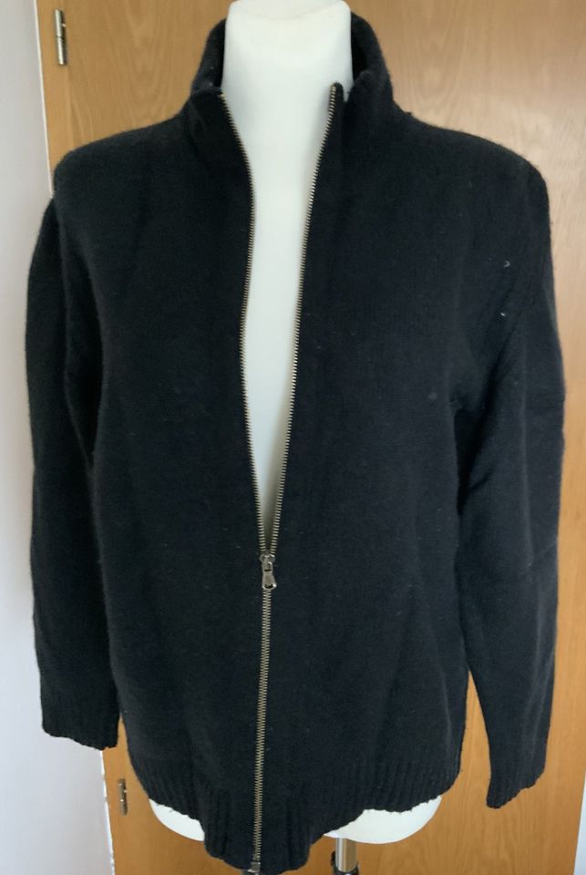 Herrenstrickjacke Größe M - Made in Italy - in Beilngries