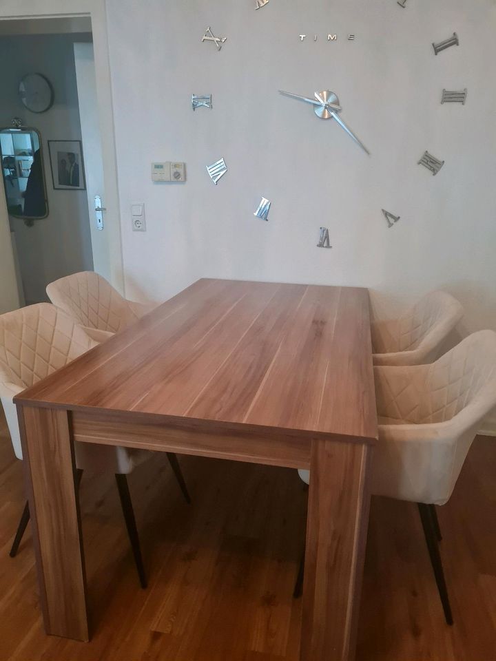 Tisch Esstisch Nussbaumholz ohne Stühle in Wiesbaden