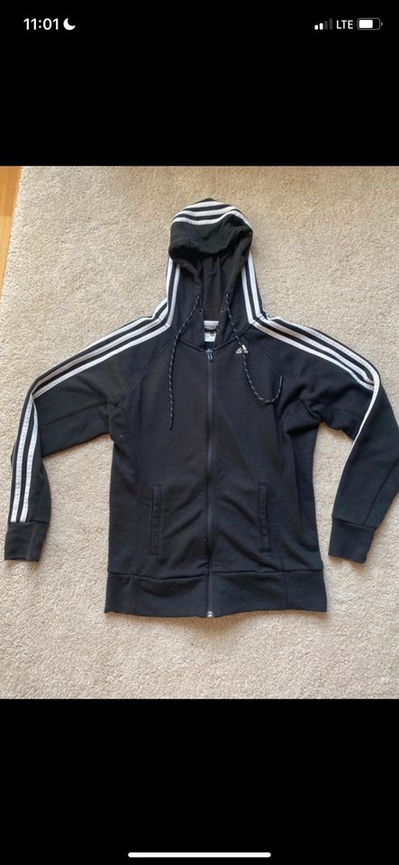 Adidas Sweatjacke Stoffjacke S in Langgöns