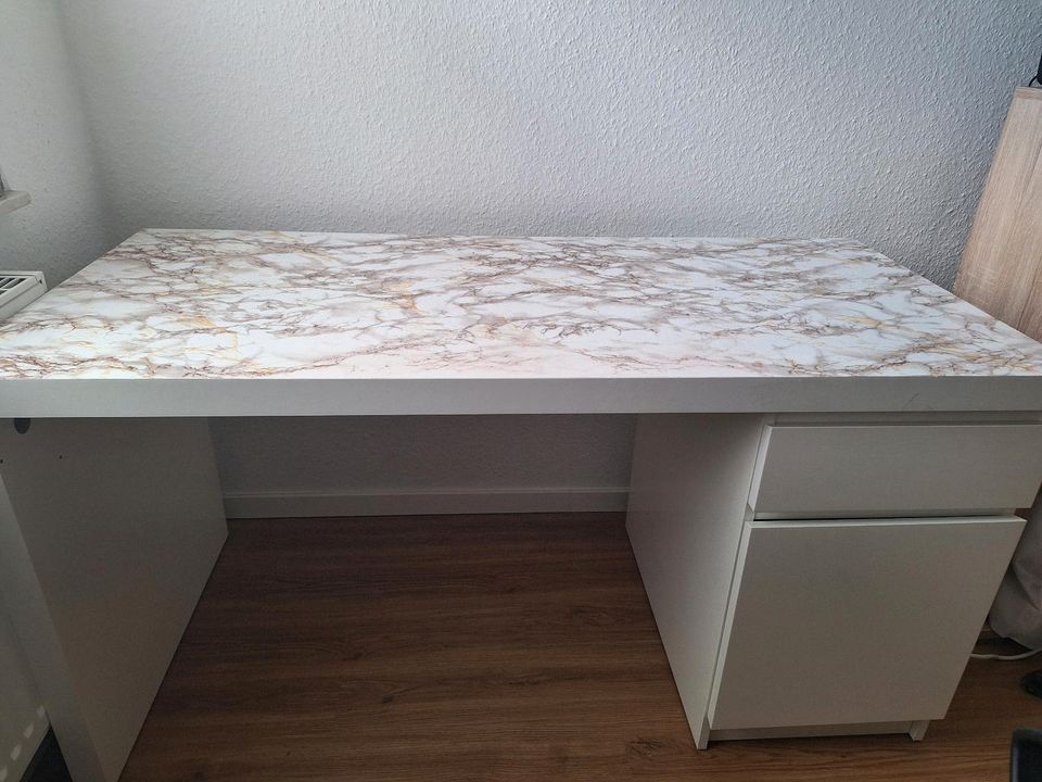 IKEA Schreibtisch Malm - weiß mamoroptik in Oldenburg