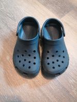 Crocs dunkelblau Gr. 33/34 Gartenschuhe/Hausschuhe Niedersachsen - Ilsede Vorschau