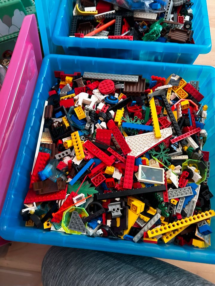 Riesige Sammlung Lego, Steine, Figuren Platten, Straßen, etc in Falkensee