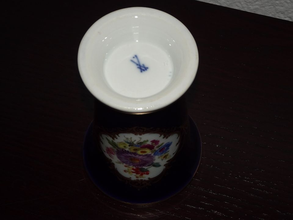 Meissen Kobalt prächtige alte Vase mit Blumen 13 cm in 1.Wahl in Hamburg