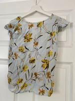 Sommerbluse mit Blumenmuster – Größe XS– Hellblau/Gelb Niedersachsen - Apen Vorschau