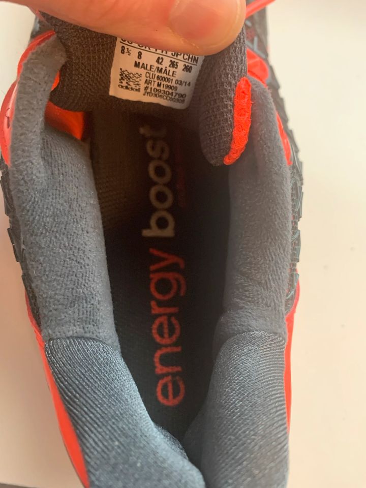 Adidas Energy Boost Volley Indoor Sneaker Herren Solar Red 42 US8 in Dürbheim