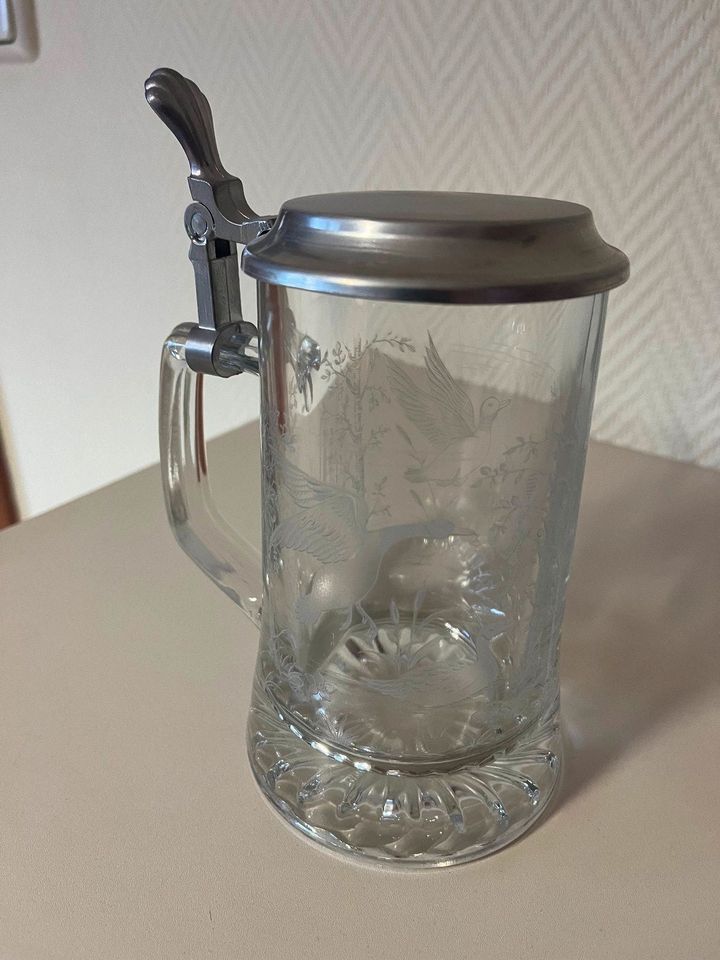 Bierkrug mit Zinndeckel in Schwerin