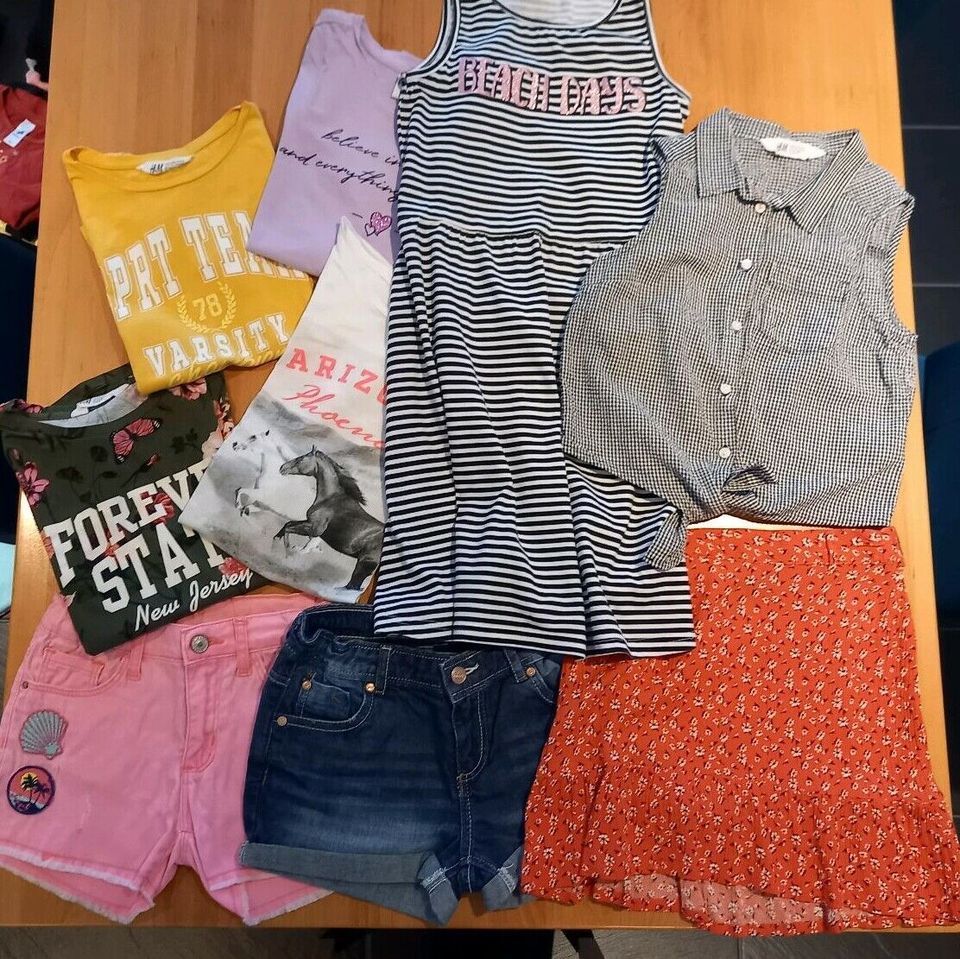 teils NEU Sommerpaket Gr. 146/152 H&M Tshirts Shorts Kleid Bluse in Mühldorf a.Inn