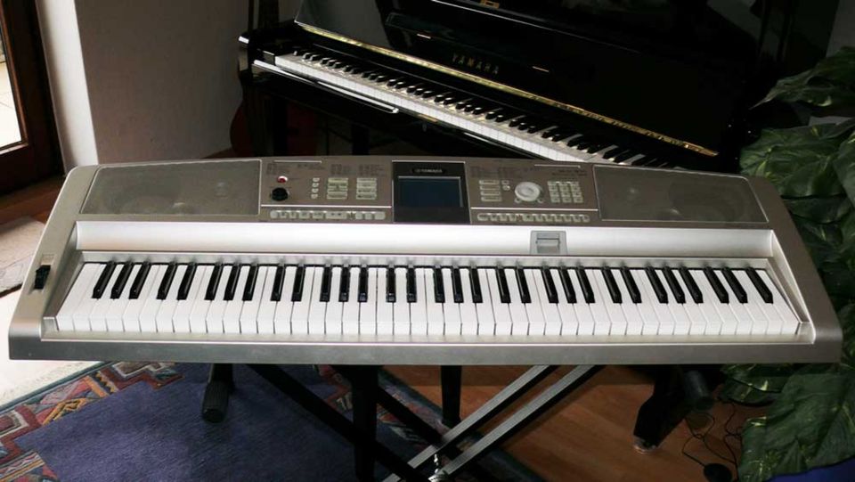 YAMAHA-Portable Grand DGX - E-Piano & Keybaord & Zubehör in Rotenburg (Wümme)