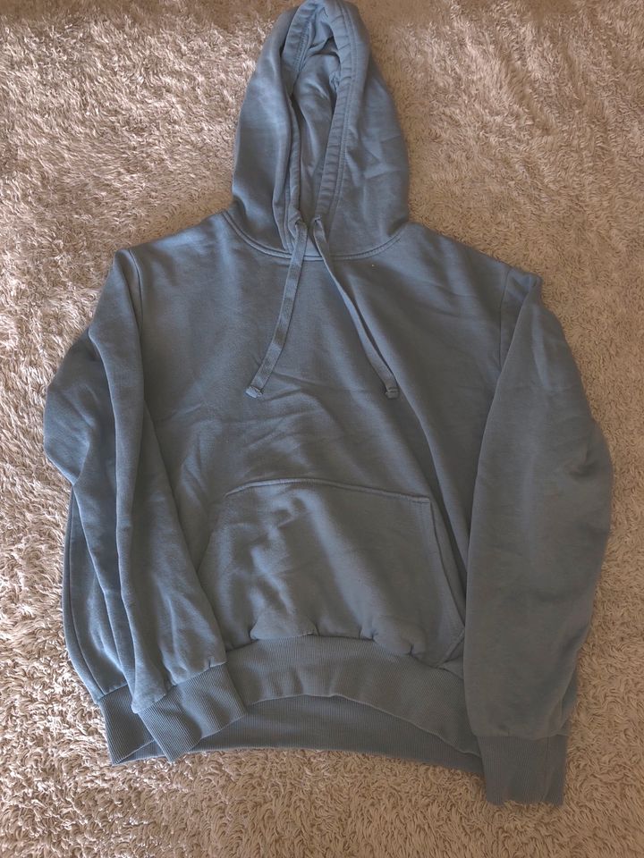 Hellblauer Hoodie in Leopoldshöhe