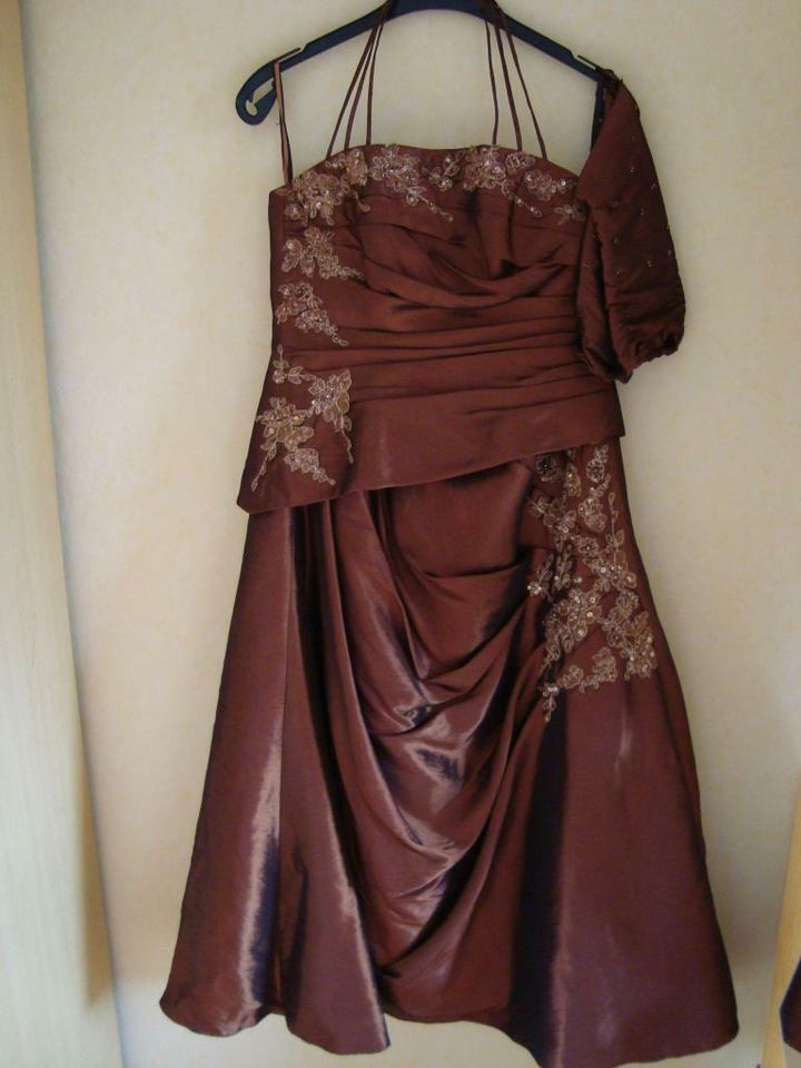 Hofdamenkleid braun bronze  inkl. Handschuhe Größe 38 in Lippstadt