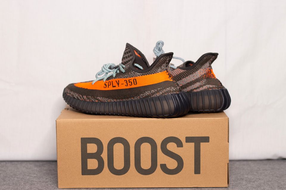 ADIDAS YEEZY BOOST 350 V2 Carbon Beluga - EU 44 in Dortmund