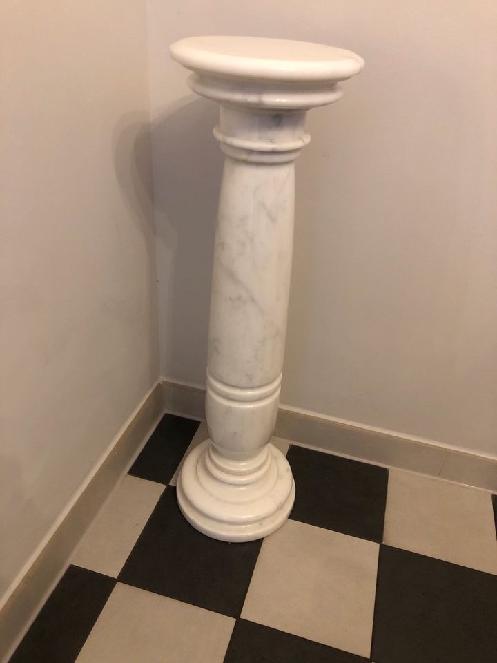 Carrara Marmorsäule ca 75 cm Hoch in Steinhagen