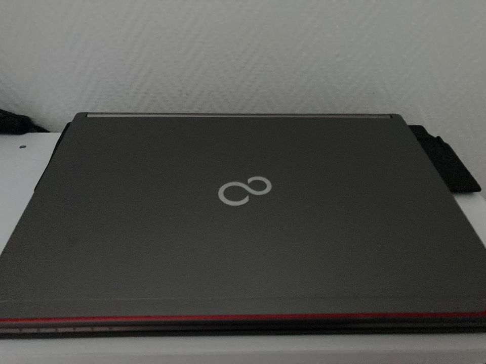 Fujitsu Lifebook E736 i5 Prozessor 16GB RAM in Prüm