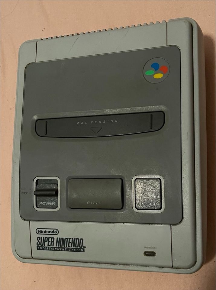 Super Nintendo Konsole in Moers