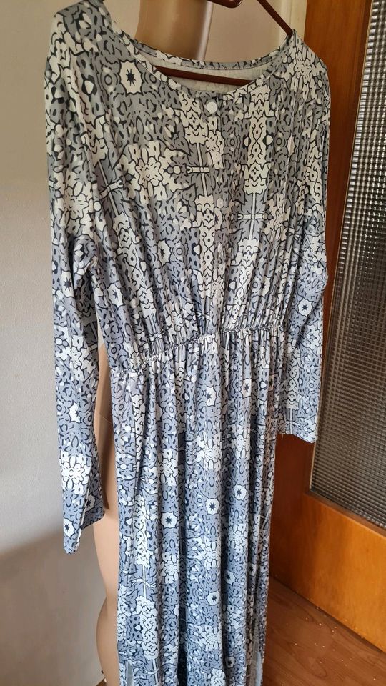 Hübsches Maxikleid, Gr XL,  dehnbar in Uhldingen-Mühlhofen