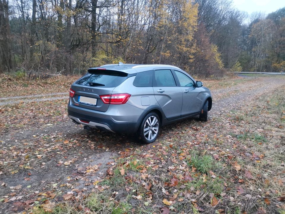 Lada Vesta SW Cross Luxus in Velten