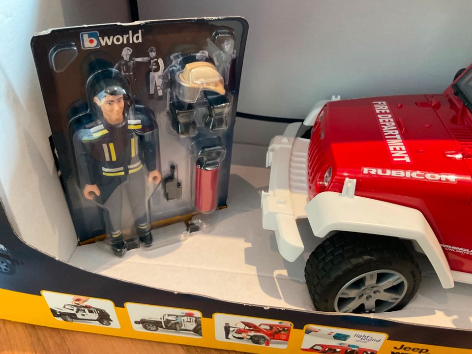 Bruder Bworld Feuerwehr Wrangler Rubicon mit Figur Licht Sound in Nürnberg (Mittelfr)