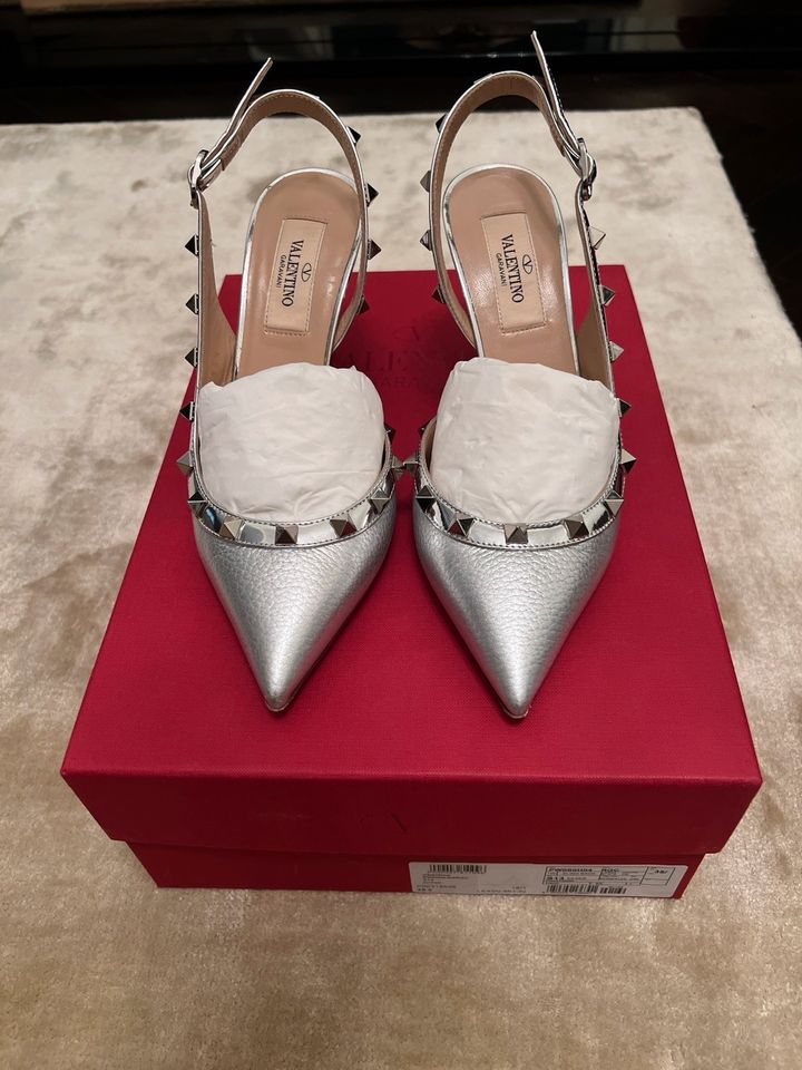 Valentino Garavani Rockstud Schuhe/Pumps‼️ in Berlin