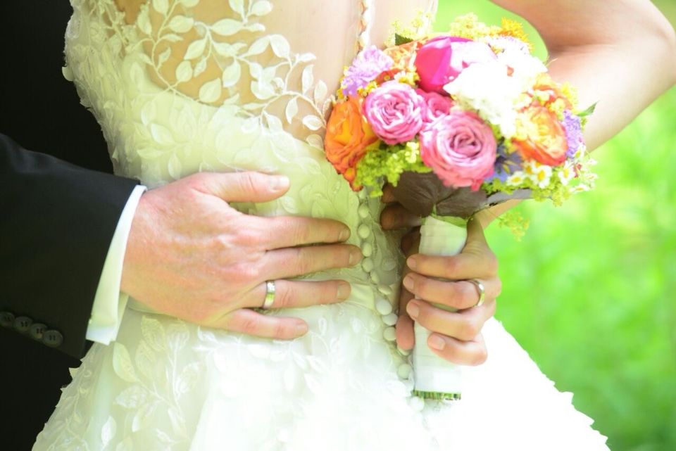 Hochzeitskleid Spitze, Blätterspitze, Perlen in Lucka