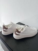 GUESS Sneaker Elbina in Echtleder Neu in Gr. 39 Nordrhein-Westfalen - Arnsberg Vorschau