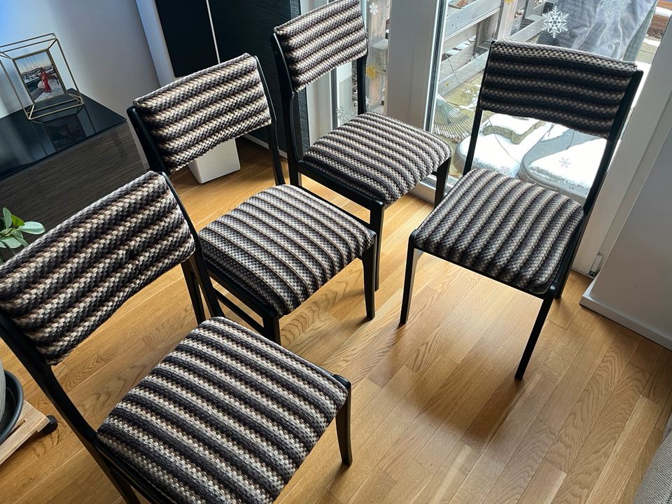 4 VEB-Stühle neu bezogen und gepolstert in Berlin