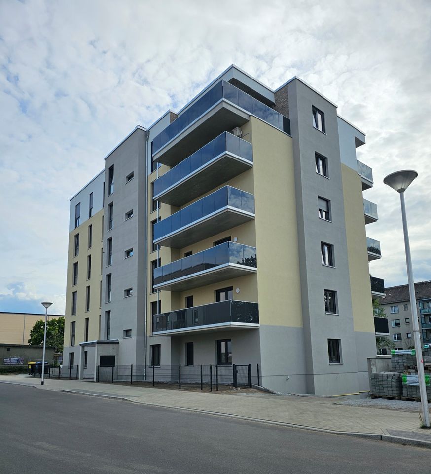 Erstbezug schöne moderne 3,5 Zimmer Erdgeschoss Wohnung in