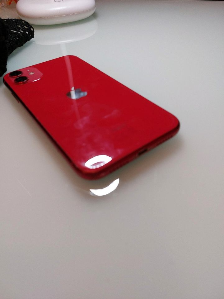 Apple iPhone 11 64GB Rot / Product Red in Bergkamen