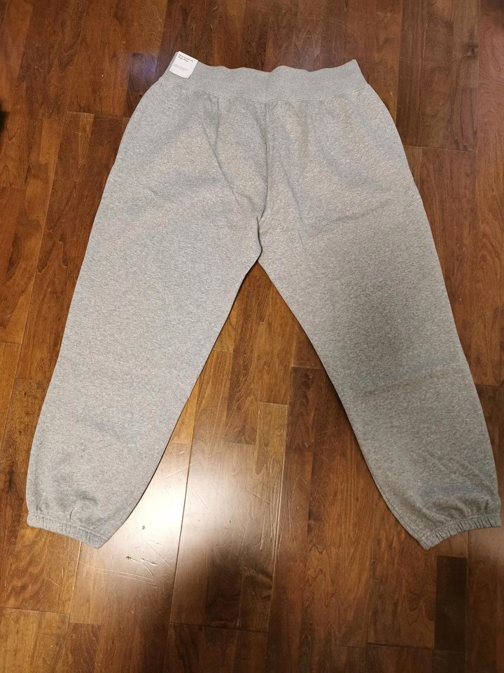 NIKE SWEATPANTS JOGGINGHOSE FREIZEITHOSE HOSE NEU in München