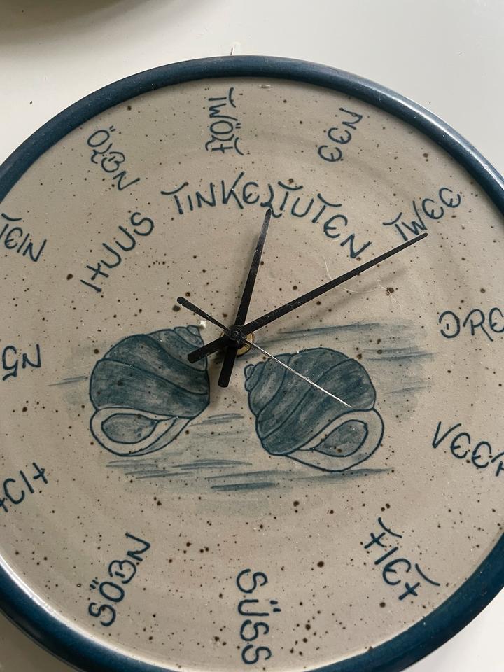 25 Teile-Nordstrander Töpferei-Blumentopf-Uhr-Kerzenhalter in Braderup