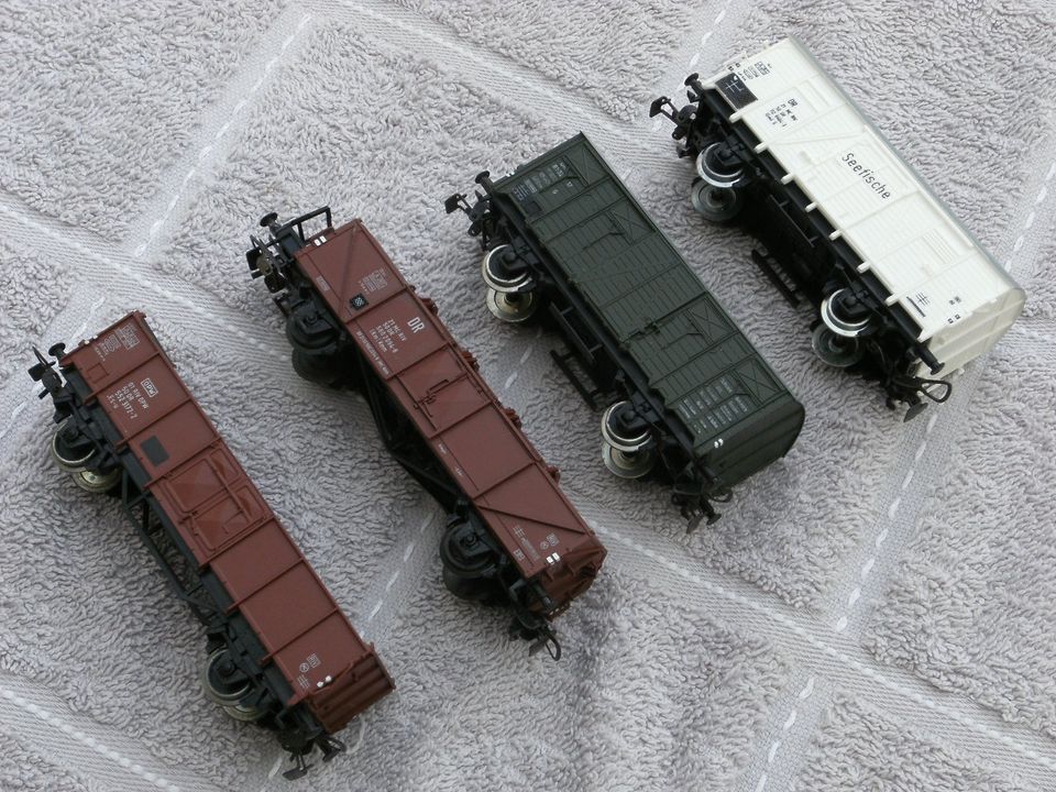 4 Güterwagen Piko Spur H0 in Bad Waldsee