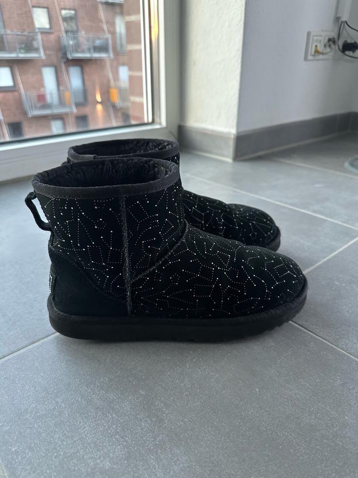 **SONDEREDITION** UGG Boots schwarz silber Glitzer Sternen Muster in Kleve