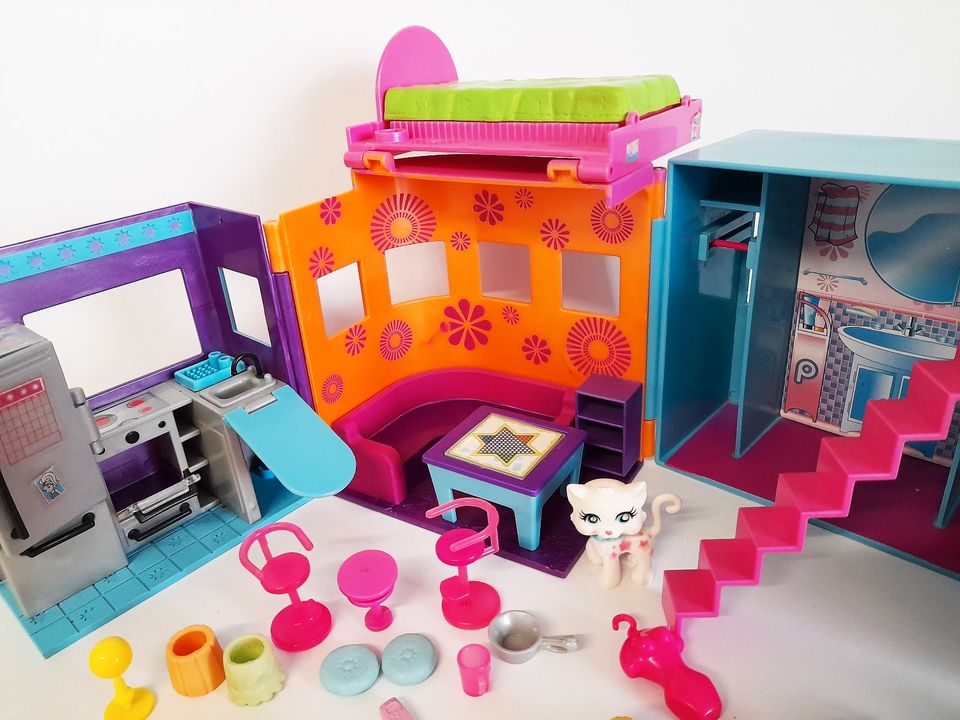 POLLY POCKET Haus + Puppen mit Zubehör und Kleidung Sammlung in Hamburg