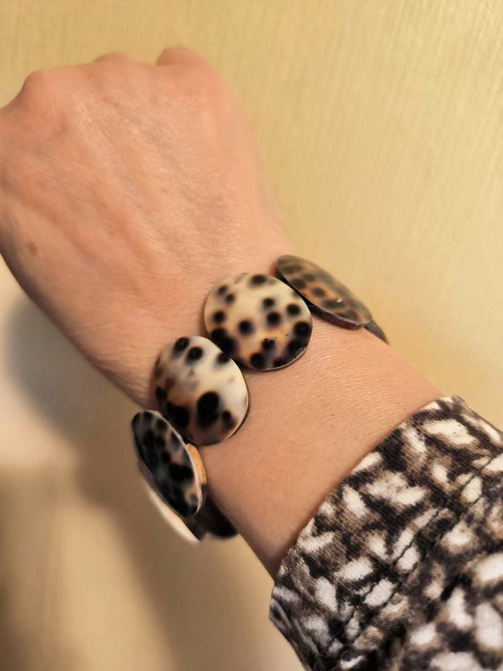 Armband elastisch Holz Perlmutt Leopard Motiv Armreif D.7,5 x B. in Koblenz