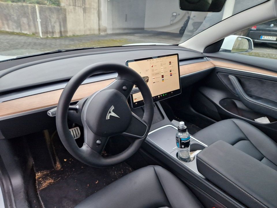 Tesla Model 3 Performance, 8-fach bereift, dual, awd in Möhnesee