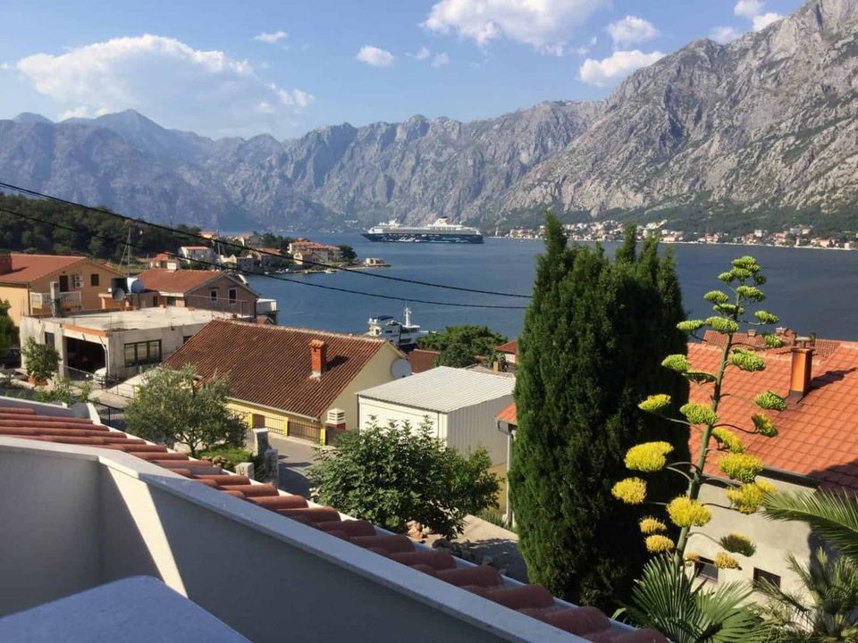 Das perfekte Haus am adriatischen Meer in Montenegro, Boka-Kotor in Berlin