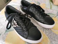 Guess Sneaker Gr 38 Schuhe Damen schwarz weiß neuwertig Saarland - St. Ingbert Vorschau