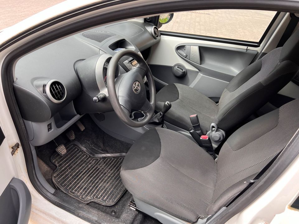 Toyota Aygo 4 Türer Klima elektrische Fensterheber Aux in Lüdenscheid