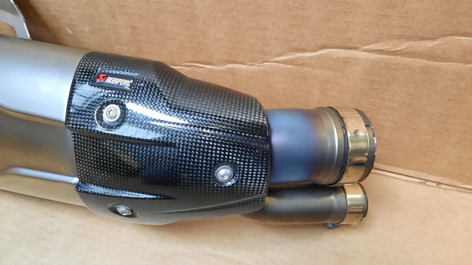 BMW S1000RR Auspuff Akrapovic Titan HP  7711-8526093 Bj 2017-2018 in Lindau