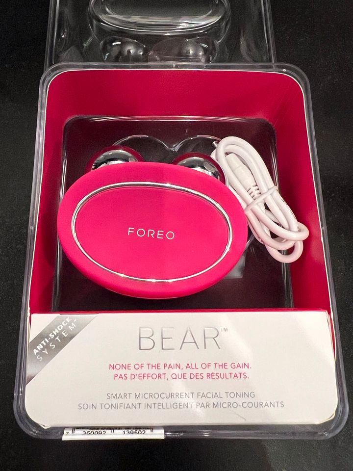 Foreo Bear Mikrostrom Facelifting Gerät in Frankfurt am Main