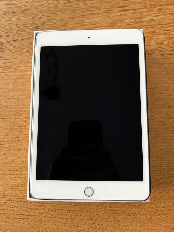 IPad mini 5. Generation 64 GB silber (neuwertig + OVP) in Murr Württemberg