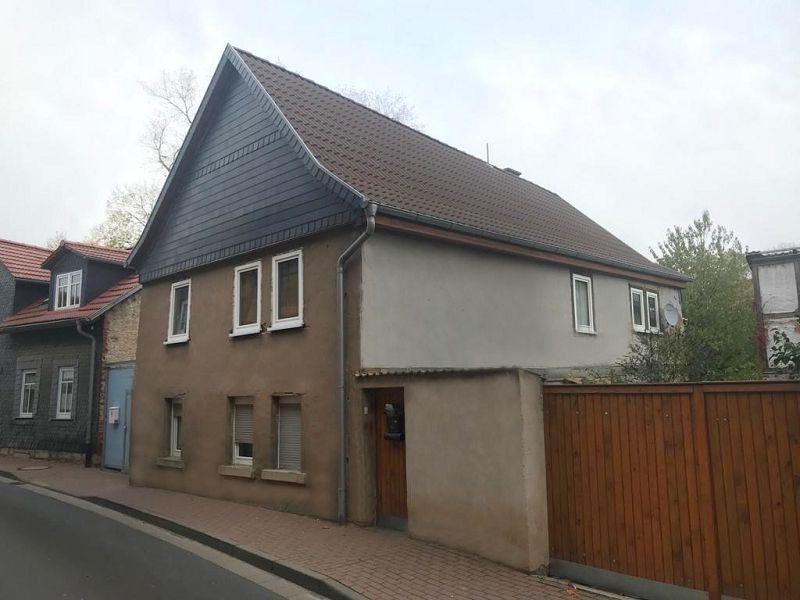 Nur zur Vermietung! Sanierungsbedürftiges Einfamilienhaus mit Schuppen und Garage in Schlotheim in Schlotheim