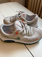 Nike sneaker Größe 37.5 Hessen - Rodenbach Vorschau