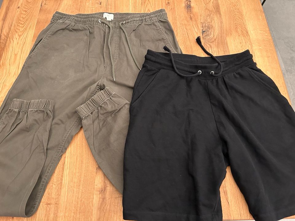 Grüne H&M Hose und schwarze Asos Hose in Größe M in Büttelborn