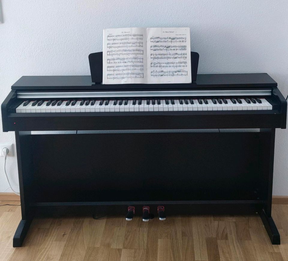 Digital Piano Yamaha Arius YPD 141 aus erster Hand in Wartenberg