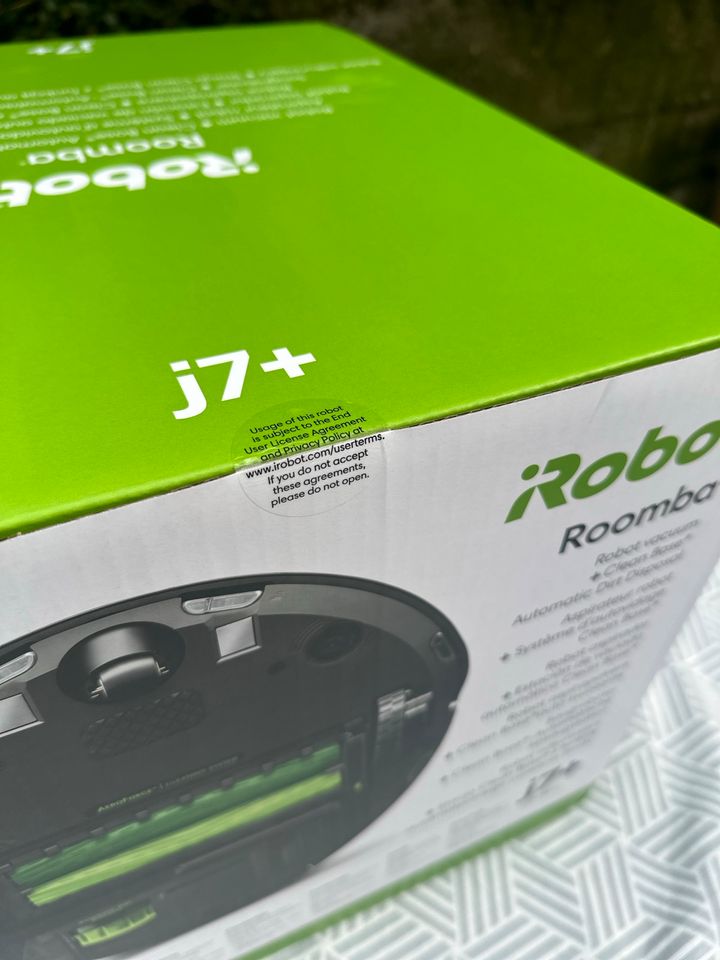 iRobot Roomba j7+ Saugroboter mit Absaugstation NEU/OVP in Saarbrücken