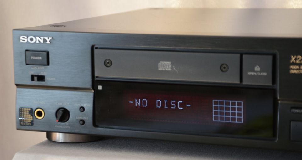 Sony CDP-X222ES CD-Player Schwarz in Glottertal